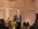 Per Lilleengen (rektor HiO) �pner seremonien, og forteller om paralleller mellom fri programvare og skoleverket.