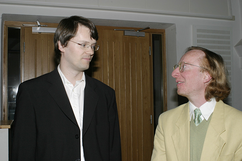 Dag Asheim og Conrad Newton konverserer.
